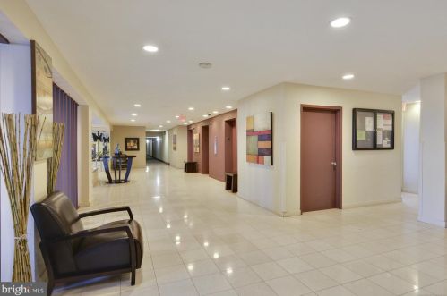 7333 New Hampshire Ave, Silver Spring MD 20912-6958 exterior