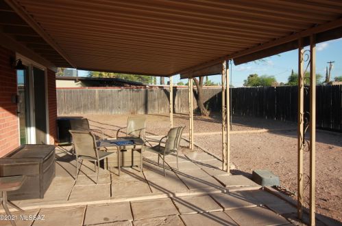 7365 Eastview Dr, Tucson AZ 85710-5519 exterior