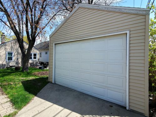 7519 Wright St, Milwaukee WI 53213-1138 exterior