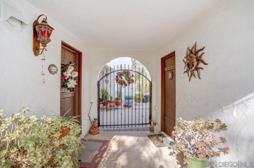 38200 De Portola Rd, Temecula CA 92592-8968 exterior