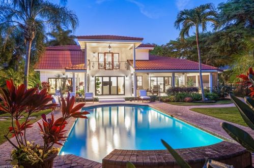 3232 Grn Dolphin Ln, Naples FL 34102-7916 exterior