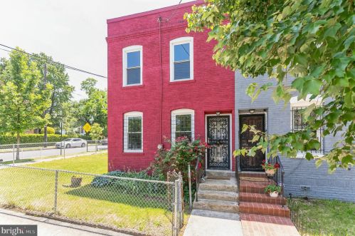 3353 Croffut Pl, Washington, DC 20019-2439