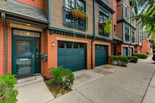 3955 Paulina St, Chicago, IL 60613-2517