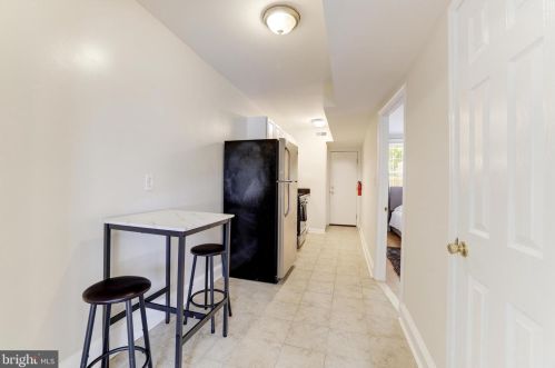 916 19 St, Washington DC 20002-4085 exterior