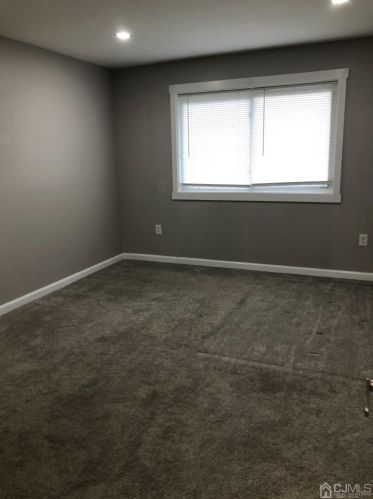 326 College Dr, Edison NJ 08817-5955 exterior