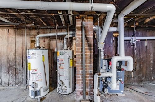 19 Parkwood St, Springfield MA 01108-2609 exterior