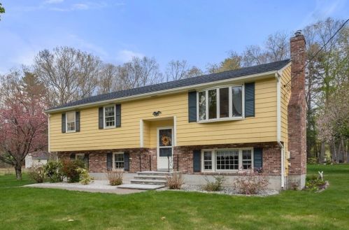 6 Lexington Ln, Millis, MA 02054-1430