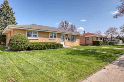 3766 88th St, Milwaukee WI  53222-2705 exterior