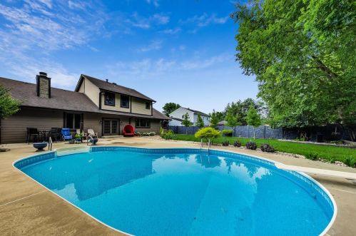 906 Ranchwood Dr, Joliet IL 60404-9111 exterior