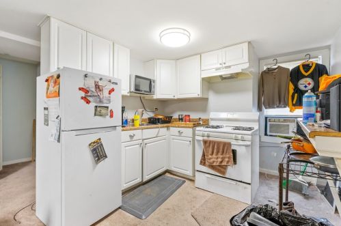 9 Carrick Ave, Pittsburgh PA  15210-4321 exterior