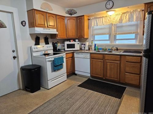 99 School St, Killingly CT 06239-3022 exterior