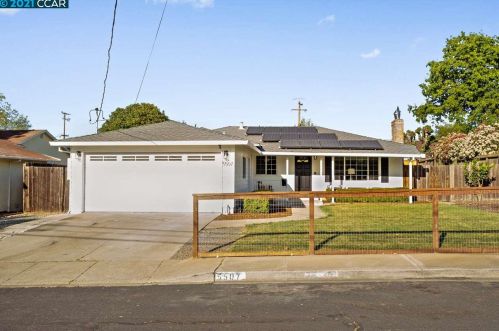 5507 Alaska Dr, Concord CA  94521-4009 exterior