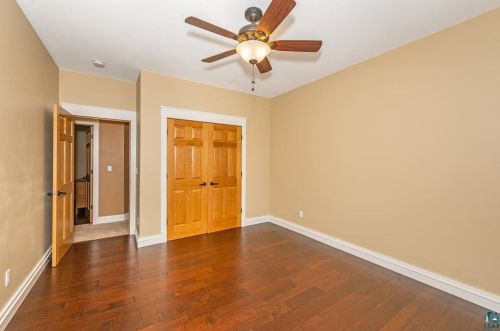 525 Crystal Dr, Duluth MN 55811-4409 exterior