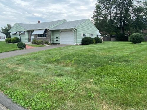 6 Holiday Ln, Enfield, CT 06082-4016