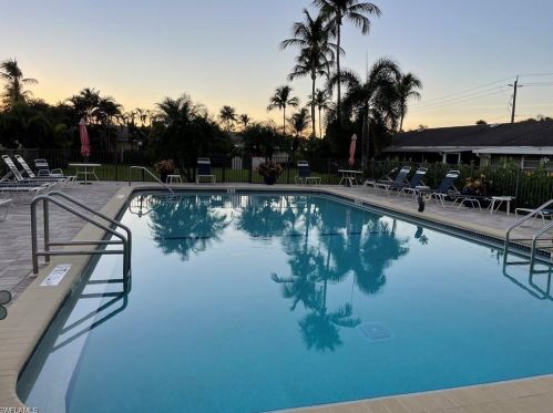 79 Glades Blvd, Naples FL 34112-1032 exterior