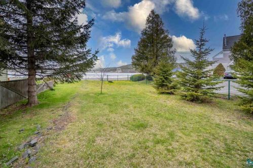 723 Lk Ave, Duluth MN 55802-2472 exterior