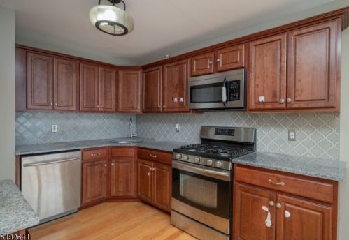 2303 Scarlett Dr, Hackettstown, NJ 07840-4524