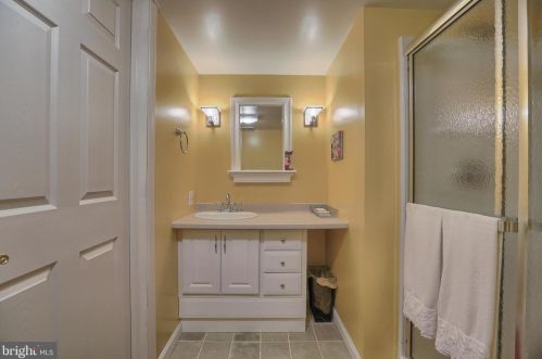 1014 Peggy Dr, Hummelstown PA 17036-9025 exterior