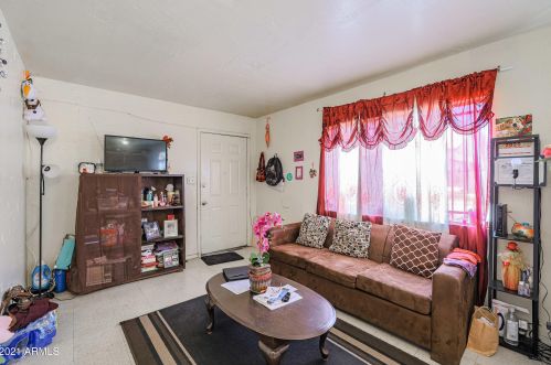 1110 10 St, Phoenix AZ 85086-7425 exterior