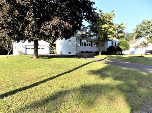 16 Robbin Rd, Enfield, CT 06082-2118