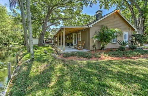 8919 Arrawana Ave, Tampa FL 33614-1810 exterior