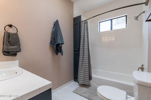 2221 2 St, Tucson AZ 85711-1058 exterior