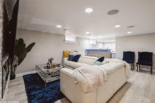 9438 Prairie Ave, Chicago IL  60619-7220 exterior