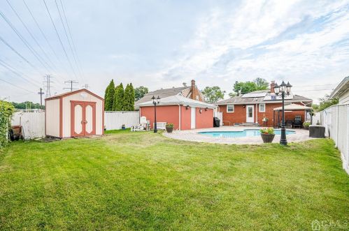 57 Barton St, Edison NJ 08837-2855 exterior