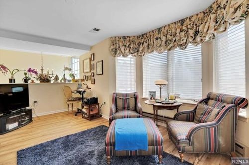 315 Livingston Ct, Edgewater NJ 07020-1639 exterior