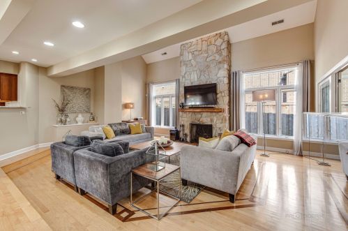 861 Linden Ave, Elmhurst IL 60126-5312 exterior