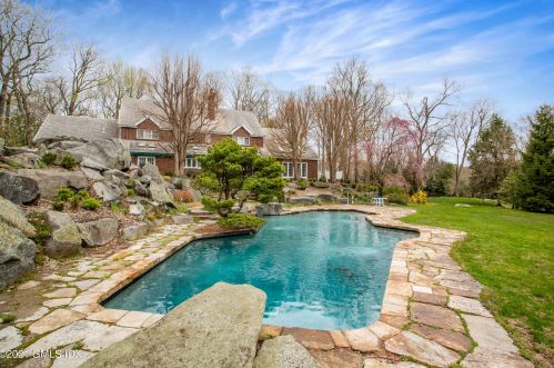 158 Clapboard Rdg Rd, Greenwich CT 06831-3351 exterior