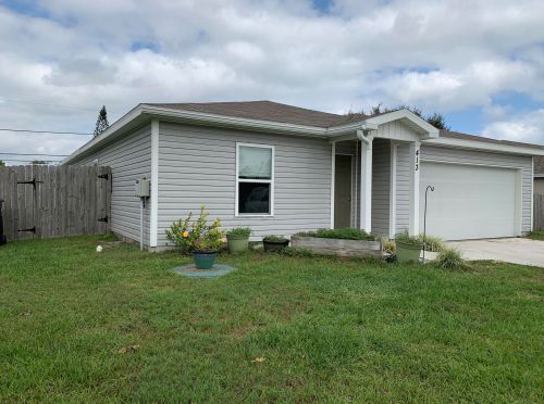 413 Dolores Ave, Fort Pierce FL  34983-1938 exterior