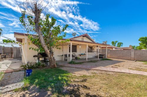 3340 Desert Cv Ave, Phoenix AZ 85028-3514 exterior