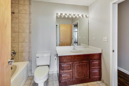 630 Franklin St, Chicago IL  60654-8327 exterior