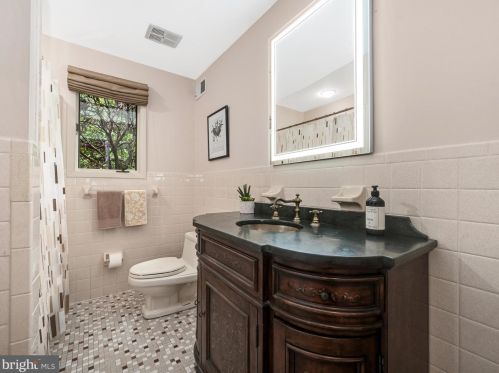 1716 Old Welsh Rd, Huntingdon Valley PA  19006-5838 exterior