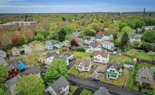 49 Kilton St, Taunton MA 02780-2953 exterior