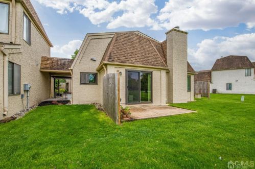 91 Gate House Ln, Edison NJ 08820-4001 exterior