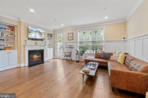 8916 Courts Way, Silver Spring, MD 20910-2276