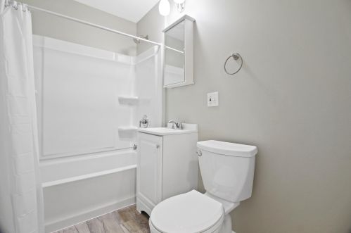 3725 63, Milwaukee WI 53220-1957 exterior