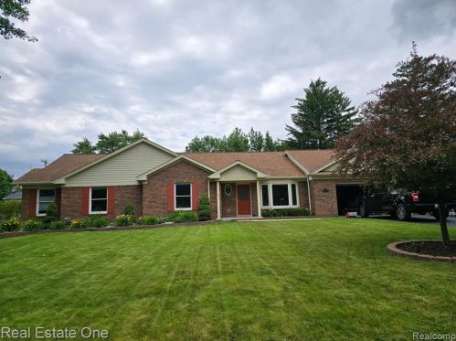 5341 Wright Dr, Troy MI  48098-3024 exterior