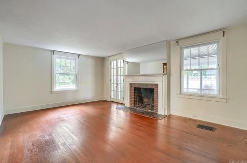 12 Platt St, Poughkeepsie NY 12601-4944 exterior