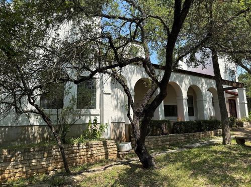 1100 Crystal Creek Dr, Austin TX  78746-4712 exterior