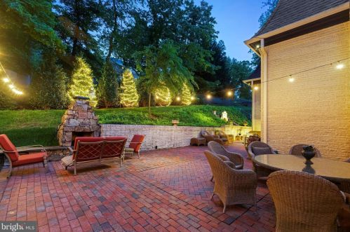 8751 Brook Rd, Mc Lean VA  22102-1507 exterior