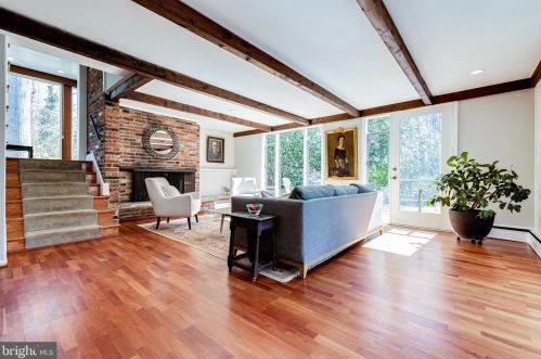 7804 Ridgecrest Dr, Alexandria VA 22308-1053 exterior