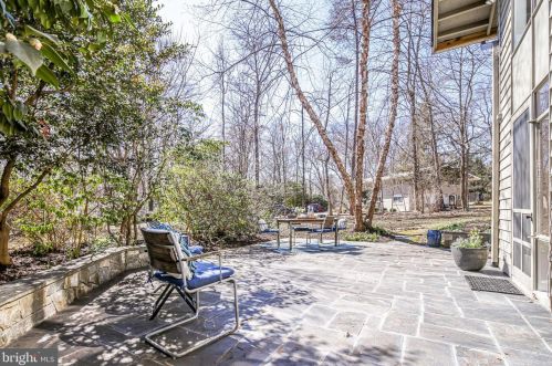 7804 Ridgecrest Dr, Alexandria VA 22308-1053 exterior