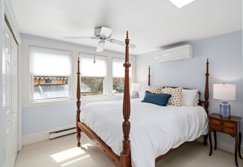 112 Pleasant St, Newton MA 02459-1810 exterior