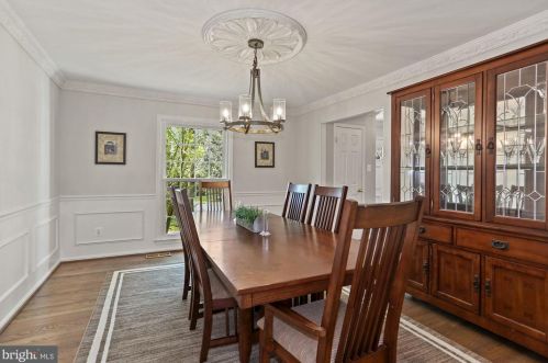 701 Rdg Dr, Mc Lean VA 22101-1620 exterior