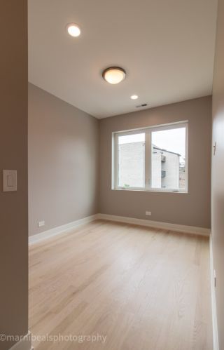 4457 Calumet Ave, Chicago IL 60653-3306 exterior