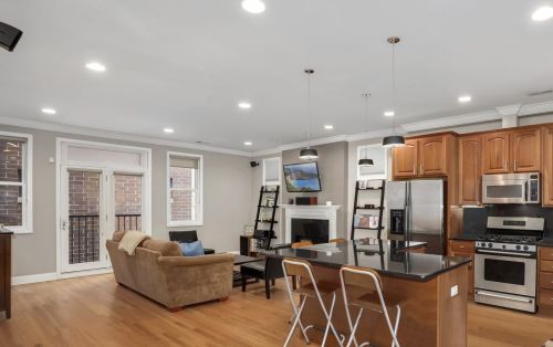 2449 Logan Blvd, Chicago, IL 60647-1946