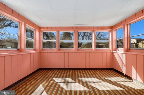 1323 Grandin Ave, Rockville MD 20851-1155 exterior